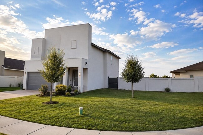 Building Photo - 711 Solaz Dr