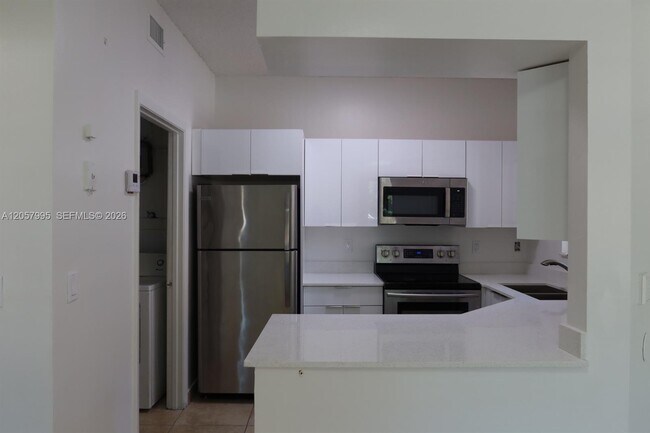 Foto del edificio - 18340 NW 68th Ave