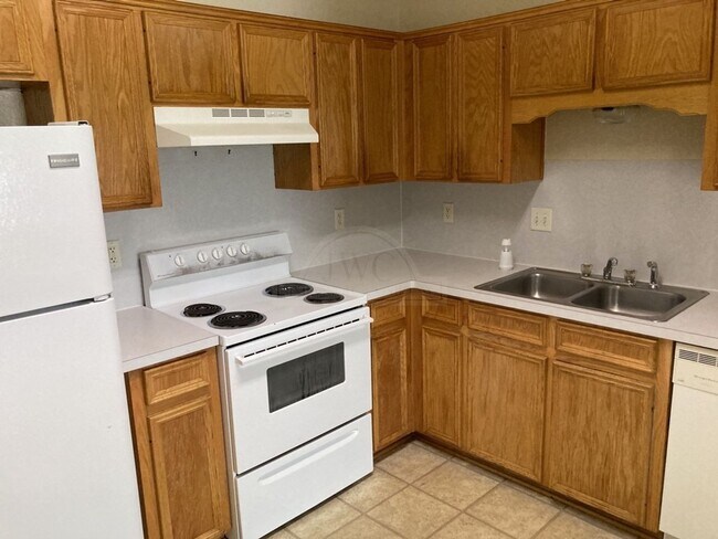 Building Photo - 3302 Toledo Dr