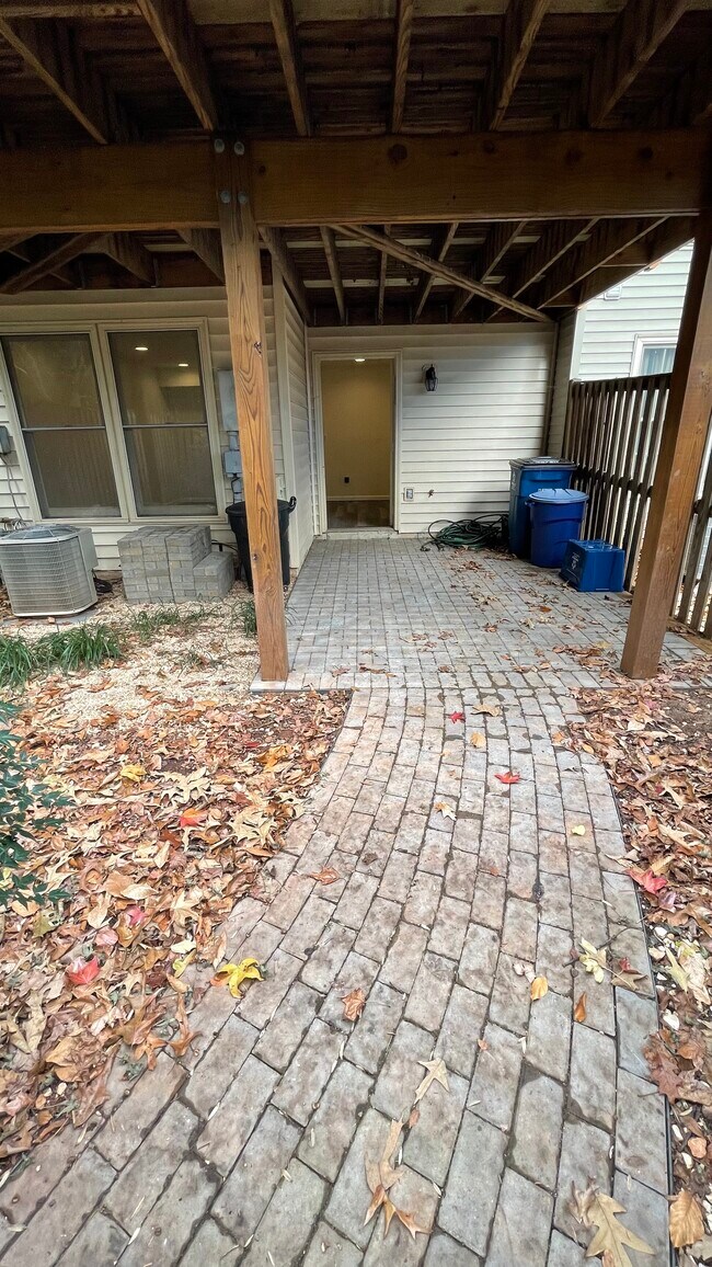 14615 Battery Ridge Ln, Centreville, VA 20120 Townhome Rentals in