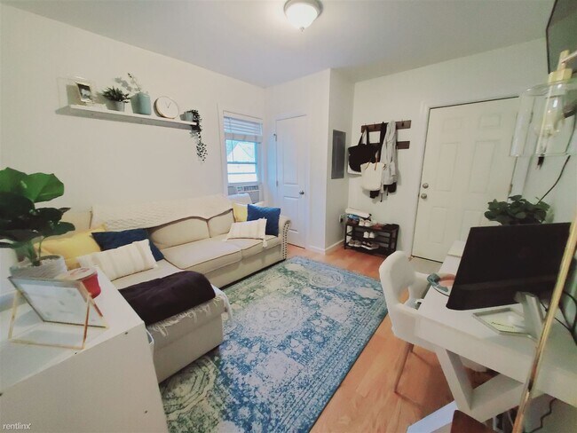 Building Photo - 1 br, 1 bath Condo - 28 1st St Apt 2