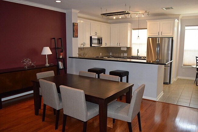 Foto del edificio - 3010 La Branch St