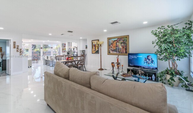 Foto del edificio - 6613 Westwood Blvd