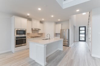 Building Photo - 146 Renodes Garden Ln Building Photo - 146 Renodes Garden Ln