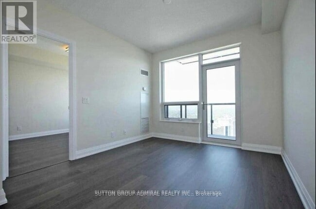 Building Photo - 5 Sheppard Ave E