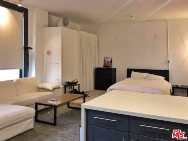 Foto del edificio - 215 W 7th St