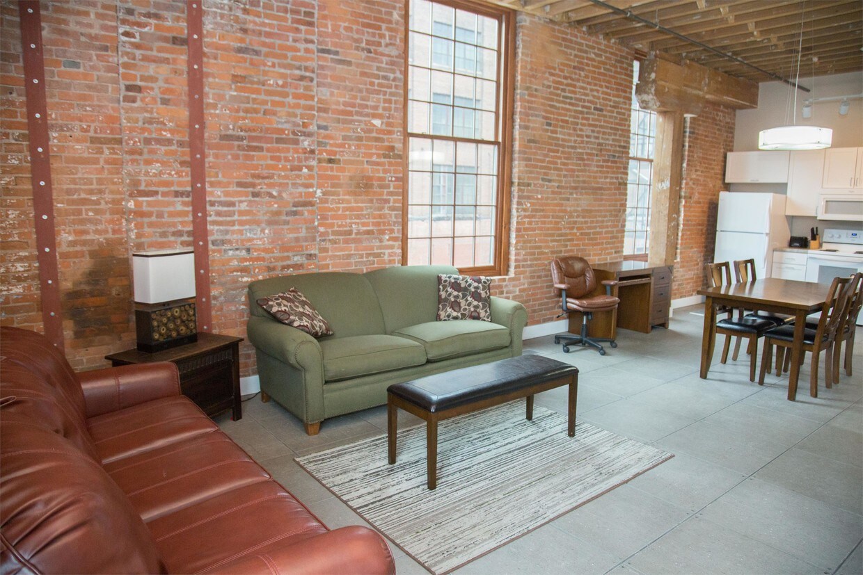 Foto principal - 333 E 10th St
