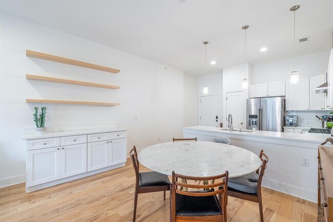 Building Photo - 908 Nueces St