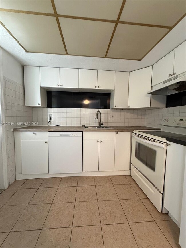 Foto del edificio - 3300 NE 10th Terrace