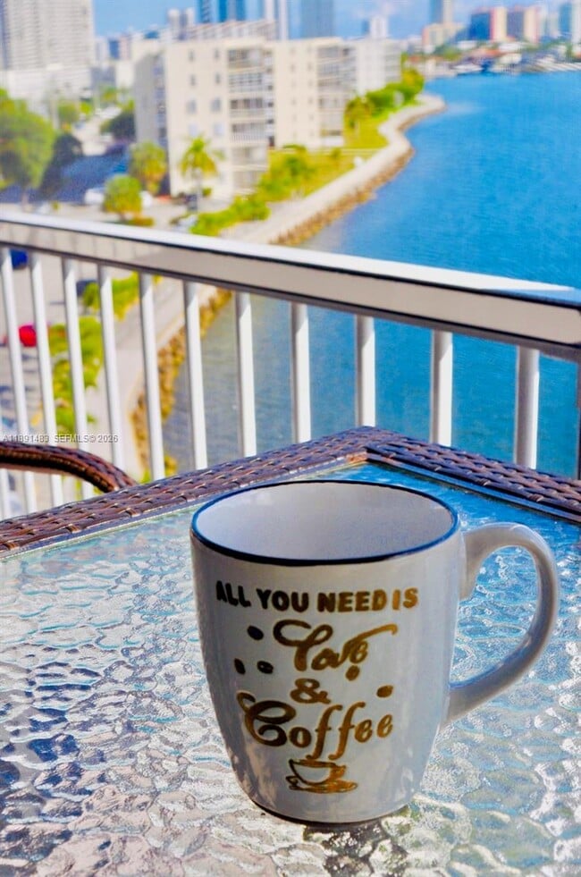 Building Photo - 2910 Point E Dr