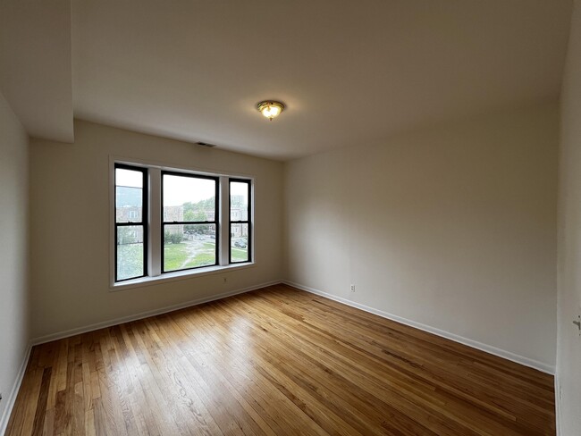 Building Photo - 6209 S Dorchester Ave