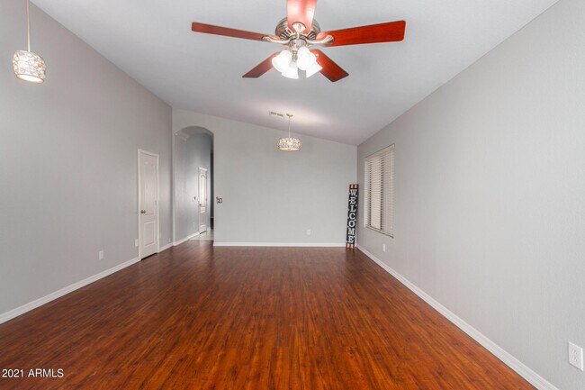 Foto del edificio - 12328 W Medlock Dr