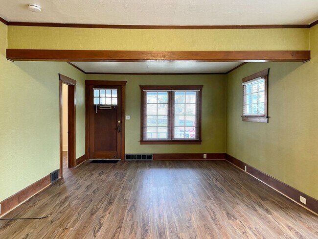 Building Photo - Sweet Home in The Dalles