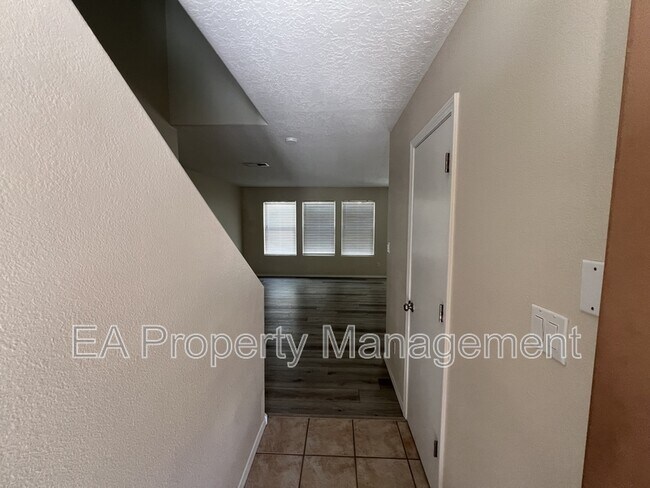 Foto del edificio - 4257 Altura Mesa Ln NE