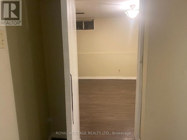 Building Photo - 8 Ryecliffe Ct