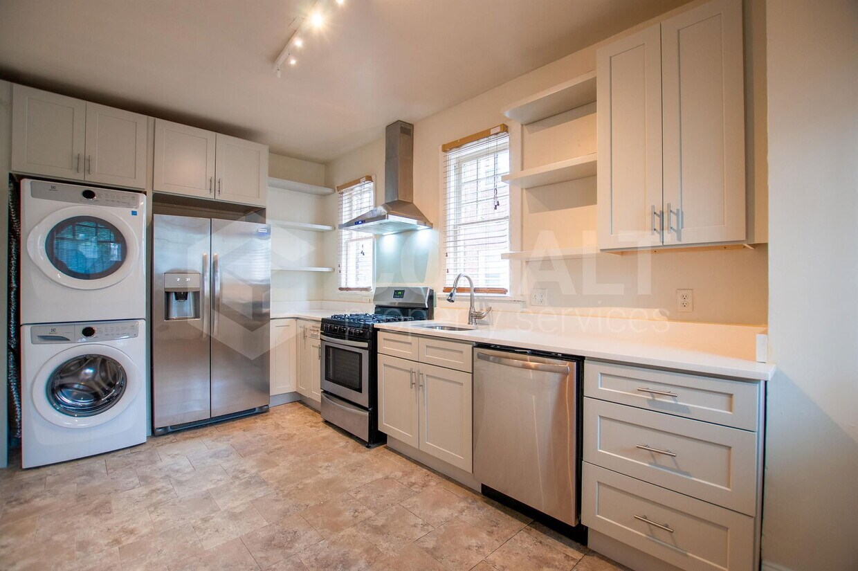 Foto principal - 735 Ponce De Leon Ct NE