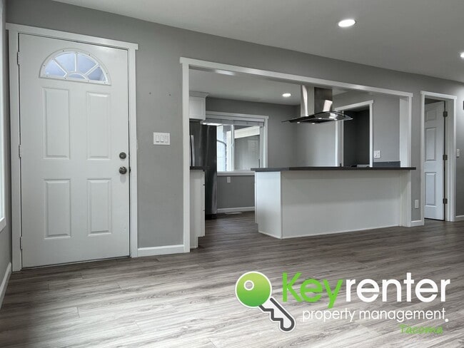 Building Photo - Newly Renovated Tacoma Rambler House!