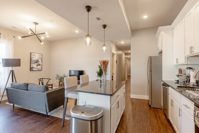 Foto del edificio - 870 E 5th St