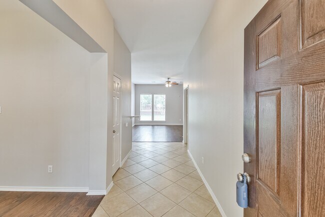 Foto del edificio - 9623 Wakefield Village Dr