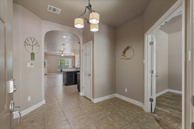 Building Photo - 642 Irvin Dr