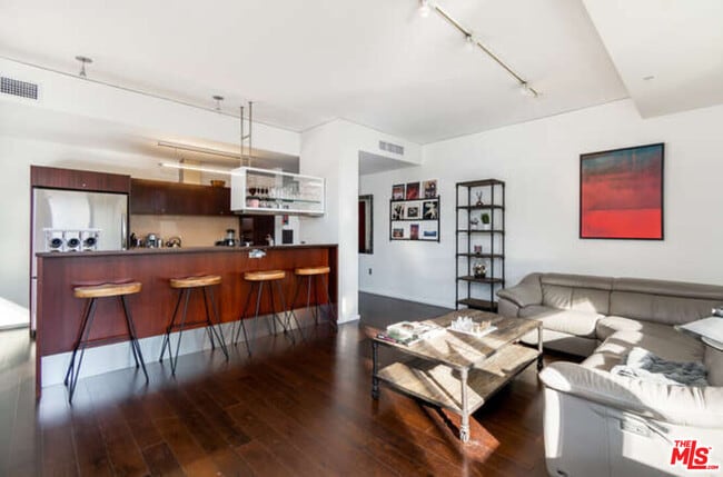 Foto del edificio - 1155 S Grand Ave