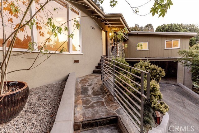 Foto del edificio - 2412 Canyon Oak Dr