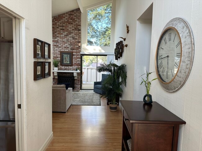Building Photo - 125 Alta Mesa Ct