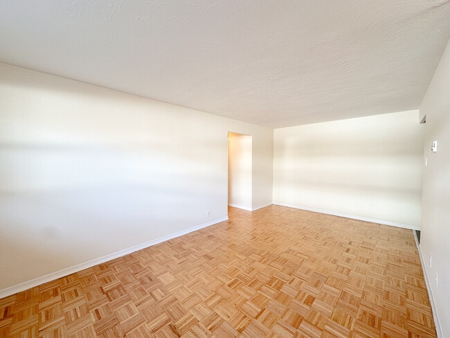 Building Photo - Reedaire Court Apartments