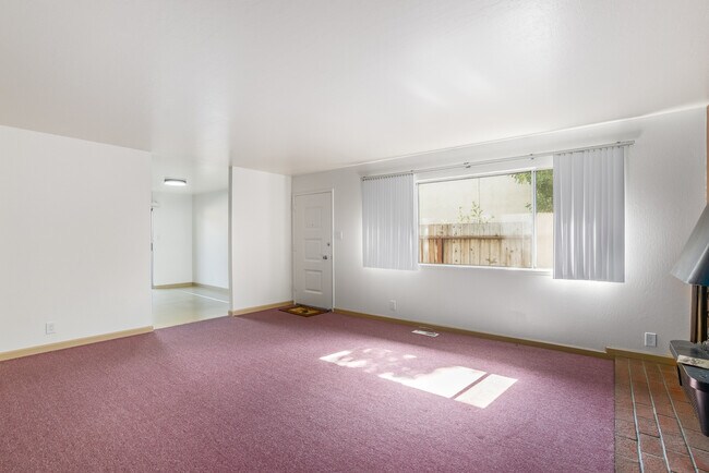 Building Photo - 2041 San Antonio Ave