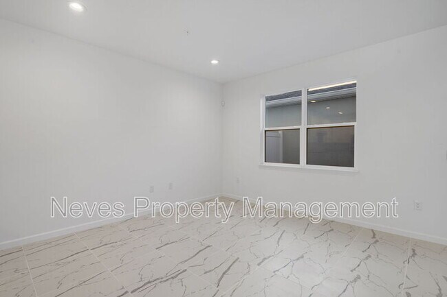 Foto del edificio - 1601 Pinecliff Dr
