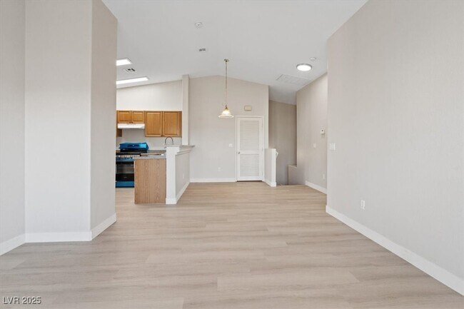 Building Photo - 8668 Tomnitz Ave
