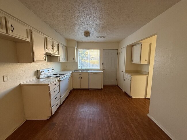Foto del edificio - 1021 Pleasant Valley Ln