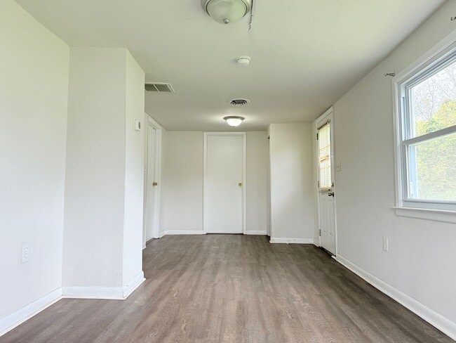 Foto del edificio - 2 bed, 1 bath Seaford Home with a Private ...