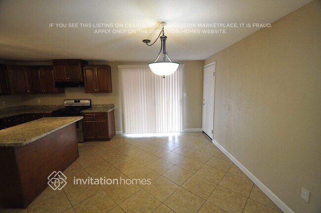 Foto del edificio - 3643 E Surrey Ave