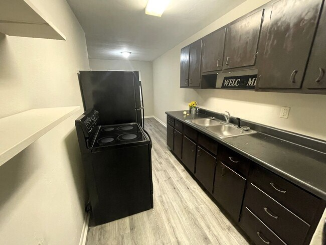 Foto del edificio - Charming 1Bed/1Bath Apartment with Washer/Dryer Hookups!