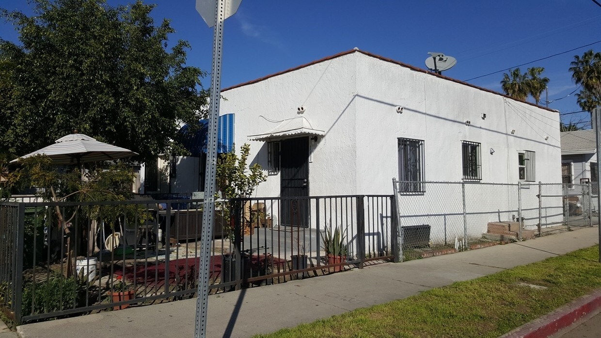 8815 Wall St, Los Angeles, CA 90003 8815 Wall St Los Angeles, CA