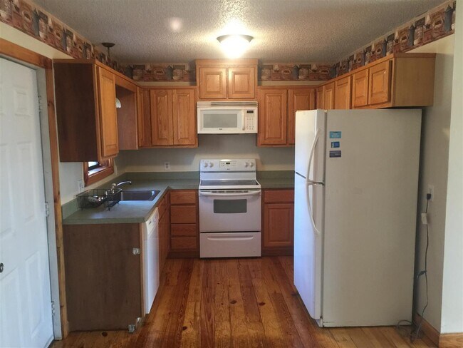 Building Photo - 2577 Mountain Dr