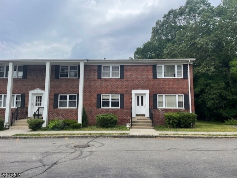 Foto principal - 67 Fox Hill Dr