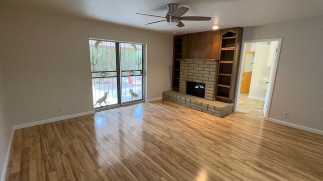 Building Photo - 2 Bed 2 Bath home In Sunland Village 55+