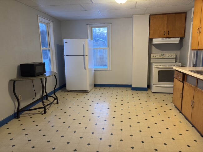 Building Photo - 303 Cobban St