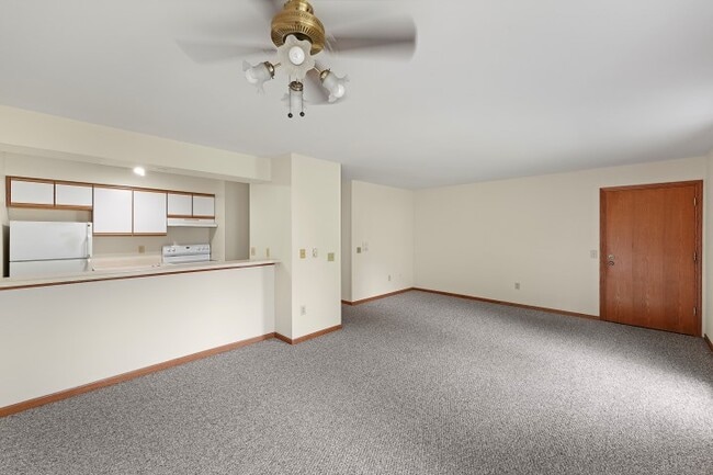 Building Photo - Brookstone Manor