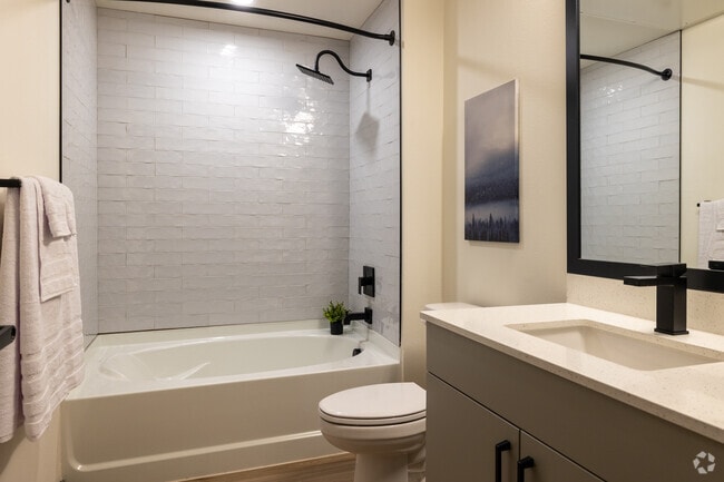 1BR, 1BA - 620SF - Bathroom - Kenyon