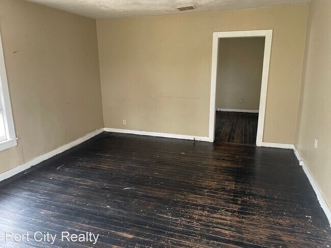 Foto del edificio - 2 br, 1 bath House - 531 E. 73rd St.