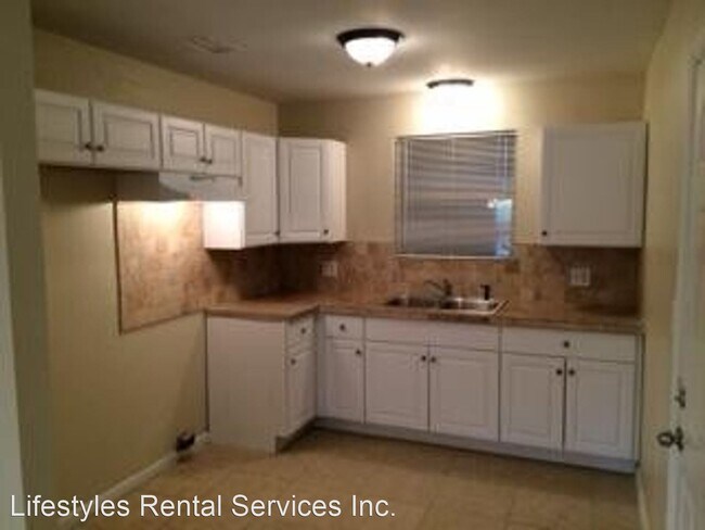 Foto del edificio - 3 br, 2 bath House - 6846 Cinderella Rd
