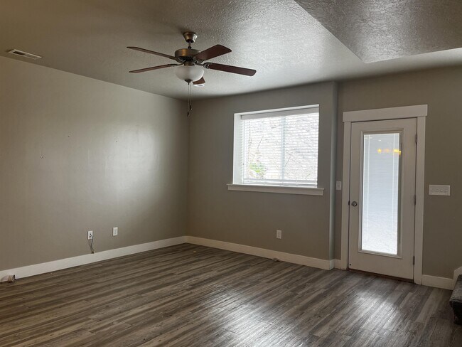 Foto del edificio - 2353 Alaska Ave