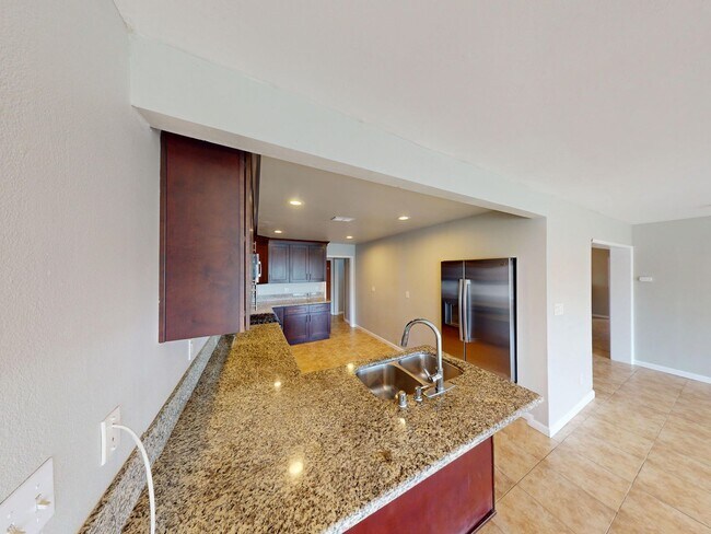 Building Photo - 5375 E Falls View Dr