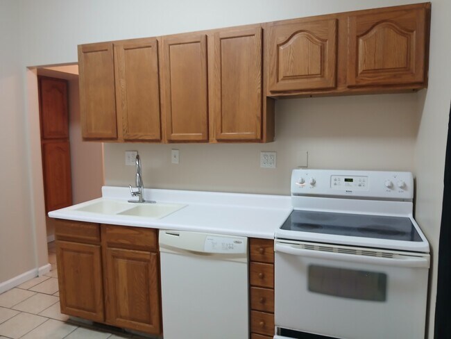 Foto del edificio - 705 S Poplar St