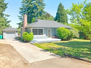 Building Photo - 11241 SE Pine Ct