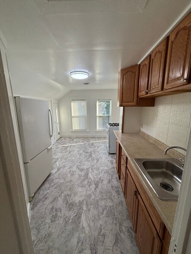 Kitchen - 261 Scott St