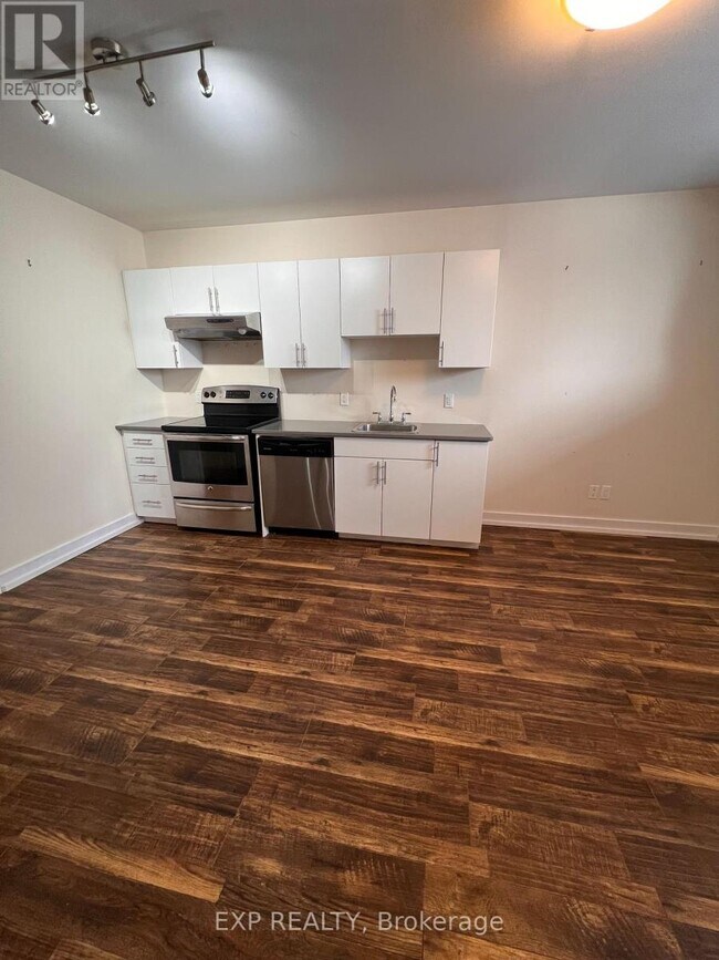 Building Photo - 144 Barrette St